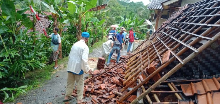 Terdampak Longsor, Sejumlah Rumah di Mandalamekar Roboh