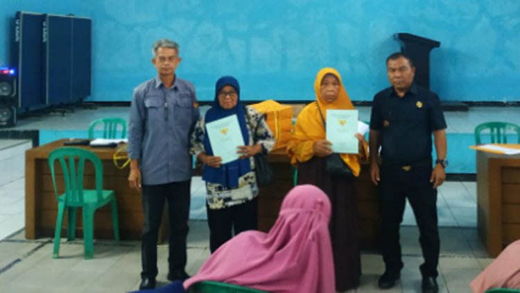 BPN Ciamis Bagikan Sertifikat Program PTSL di Desa Ciakar