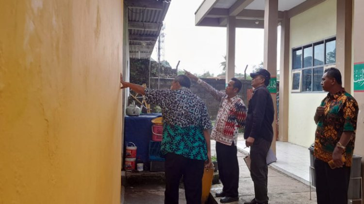 Rehab Ruang Kelas dan Laboratorium di SMP Negeri 9 Kota Tasik Terkesan Asal Jadi