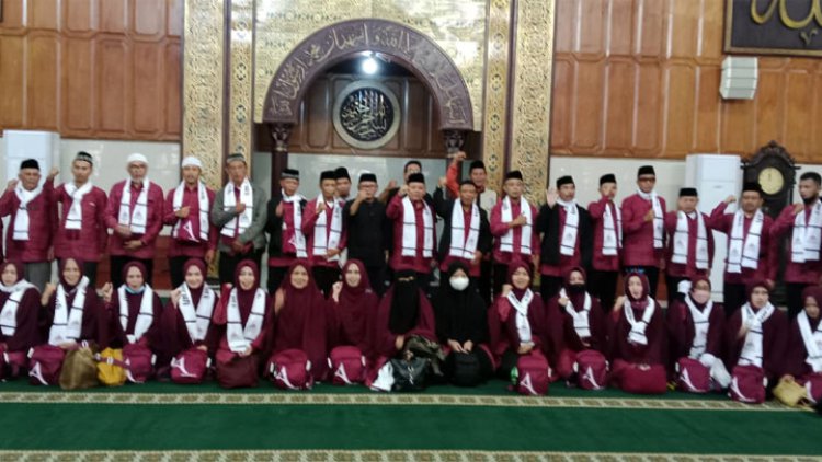 45 Jemaah Umroh Trevel Smarts Dream Group Berangkat ke Tanah Suci