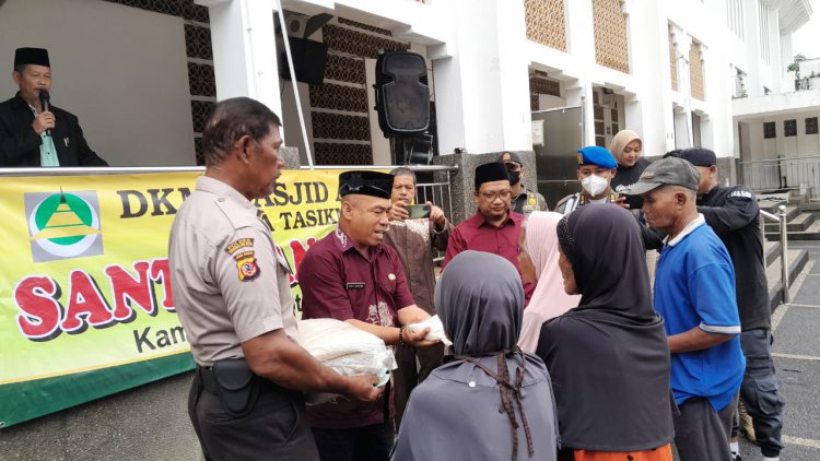 DKM Mesjid Agung Kota Tasik Kembali Bagikan Ribuan Paket Beras