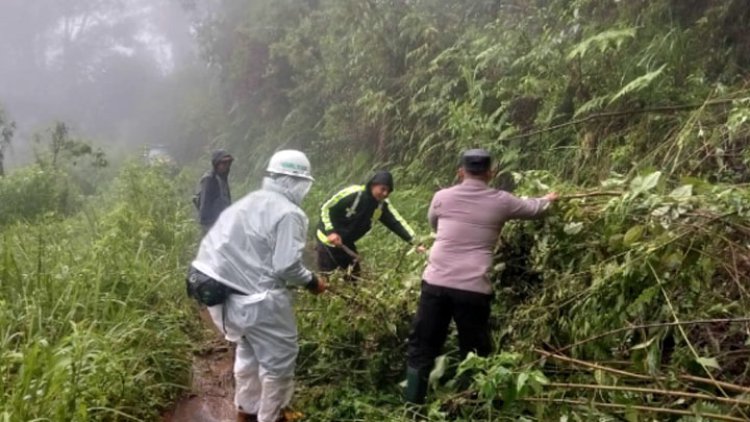 Desa Parentas Dikepung Longsor, Tiga Rumah Warga Tertimbun