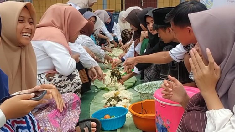 Hari Santri Nasional, Ribuan Siswa MAN 3 Ciawi Kab. Tasik Ikuti Lomba Liwet