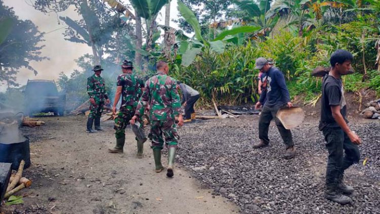 Satgas TMMD Ke-115 Kodim Tasikmalaya dan Warga Kebut Perataan Jalan