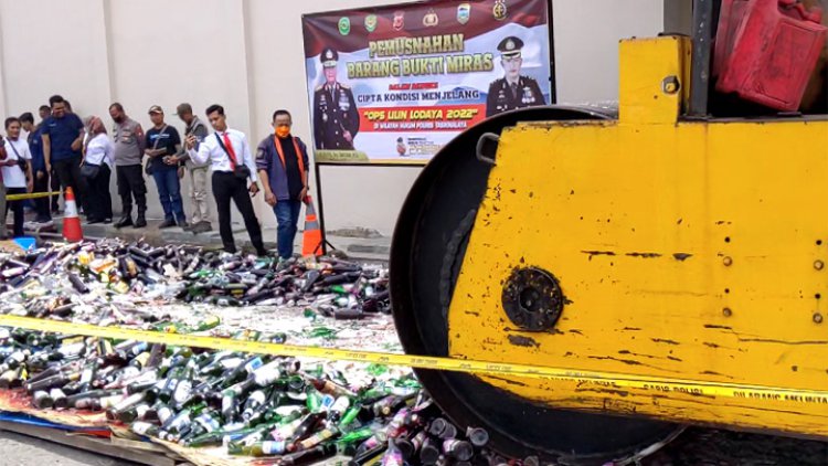 Ribuan Botol Miras Hasil Operasi Antik Dimusnahkan Polres Tasikmalaya