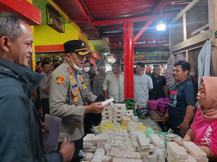 Jumat Curhat, Polisi Pantau Pasokan Pangan di Pasar Singaparna