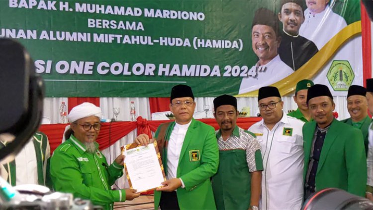 Sowan ke Ponpes Miftahul Huda, Plt Ketum PPP Saksikan Deklarasi One Color HAMIDA 2024