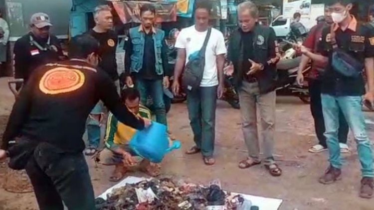 Atasi Bau Pekat Sampah, Bapak Ini Temukan Formula Baru