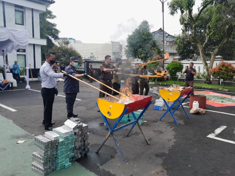 Kejari Kota Tasik Musnahkan Sejumlah Barang Bukti Tindak Pidana