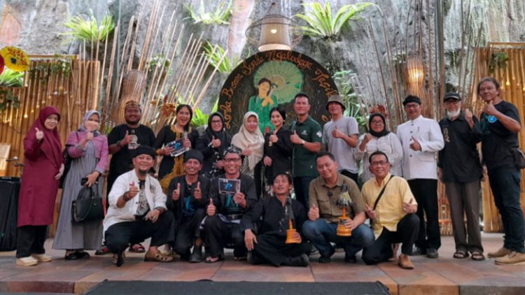 Toto Production Bangkitkan Busana Sunda Sebagai Ciri Khas Budaya Kota Tasik