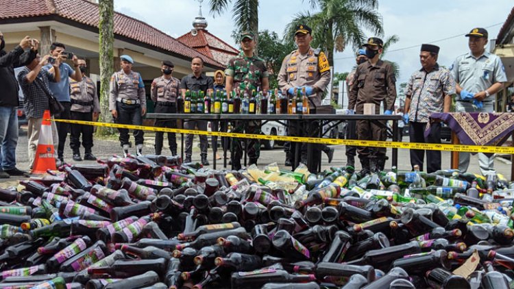 Masifnya Razia Minuman Keras Jelang Ramadhan, Solusikah?