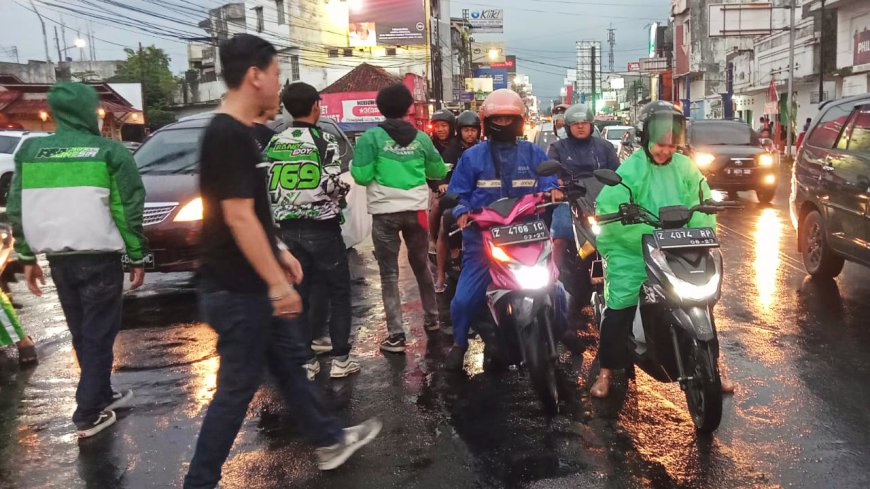 Rutin, Solidarity Community Bagi-bagi Takjil