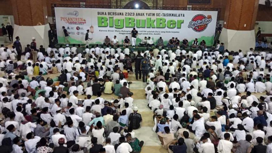 Ribuan Anak Yatim Buka Puasa Bersama di Masjid Agung Kota Tasik