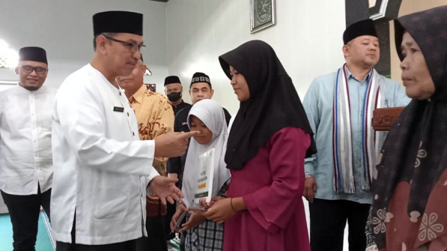 Anak Yatim dan Warga Kurang Mampu di Kec. Tamansari Terima Bantuan dari Sekda Kota Tasikmalaya