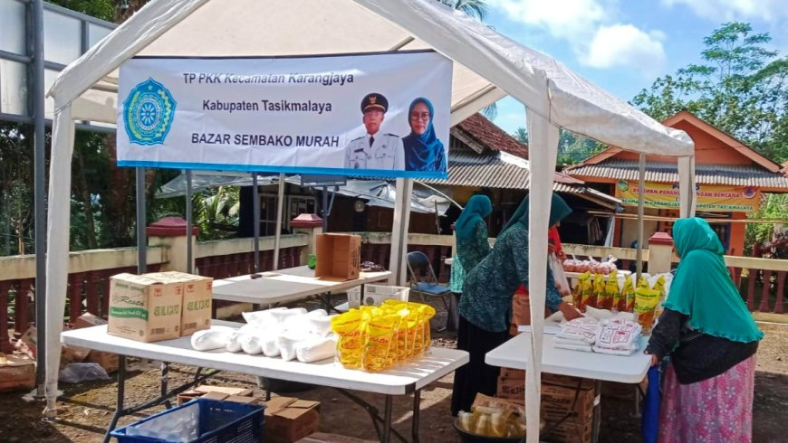 Jelang Lebaran, TP PKK Kecamatan Karangjaya Gelar Bazar Murah