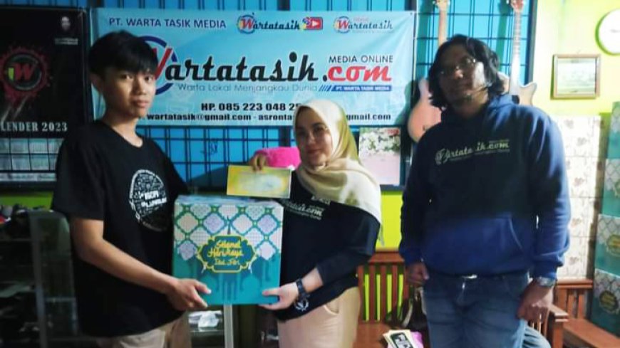 Rutin Jelang Lebaran, Crew Wartatasik Bukber Sekaligus Dibagi THR