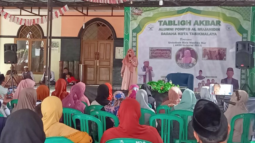 Rida, Ustazah Indosiar Kunjungi Ponpes Al Mujahidin Tasikmalaya