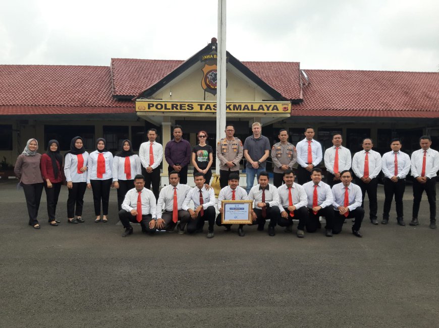 Polres Tasik Terima Pengharagaan dari Internasional Animal Rescue