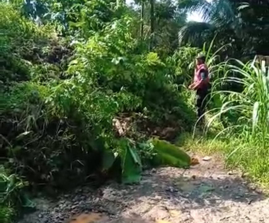 Evakuasi Material Longsor Tersendat, Warga Dusun Cijerah Terisolir