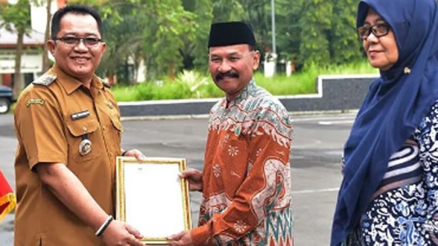 Bupati Tasik Ade Sugianto Pimpin Apel dan Lepas Purna Bakti PNS