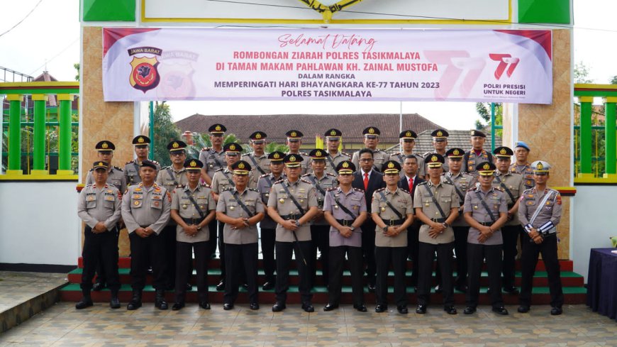 Peringati HUT Bhayangkara ke 77, Kapolres Tasik dan Jajaran Ziarah ke Makam Pahlawan