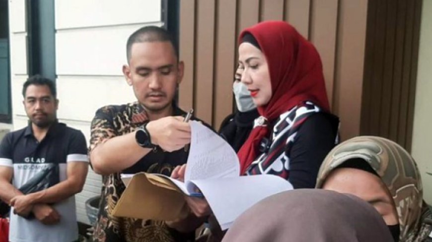 Venna Melinda Kembalikan Barang Milik Ferry Irawan