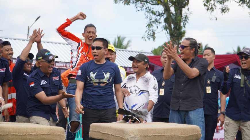 Nostalgia Masa Kecil, Kapolda Jabar Sempatkan Diri Ikuti Lomba Merpati Tinggi