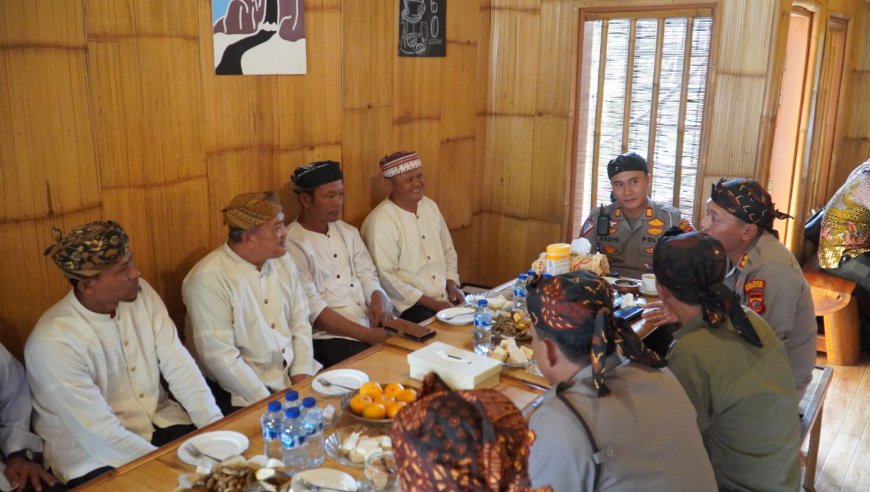 Kapolres Tasik Kunjungi Kampung Naga, Ada Apa ?