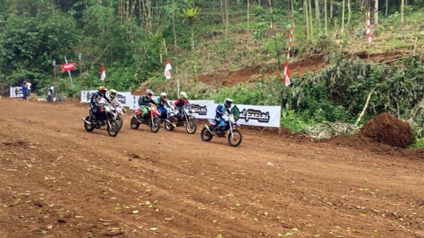 Ratusan Crosser dari Berbagai Daerah Ramaikan Grasstrack Ciajag Cup III