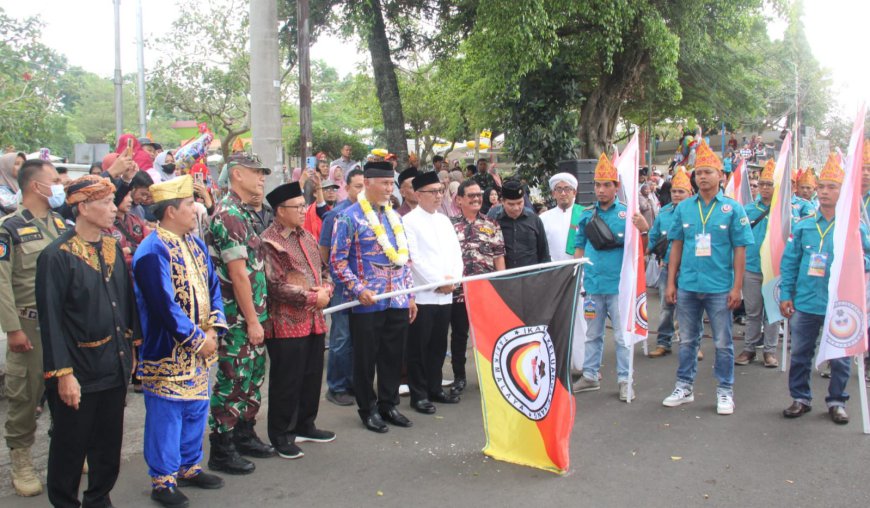 Gubernur Sumbar Hadiri Kirab dan Seni Budaya Adat Minangkabau 2023 di Tasikmalaya