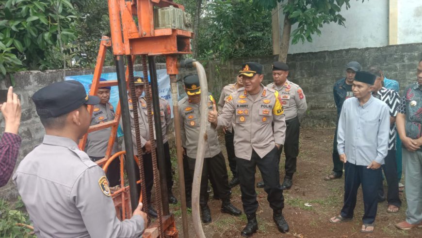 Bantu Warga Tanjungjaya Penuhi Kebutuhan Air Bersih, Polres Tasikmalaya Buatkan Sumur Bor