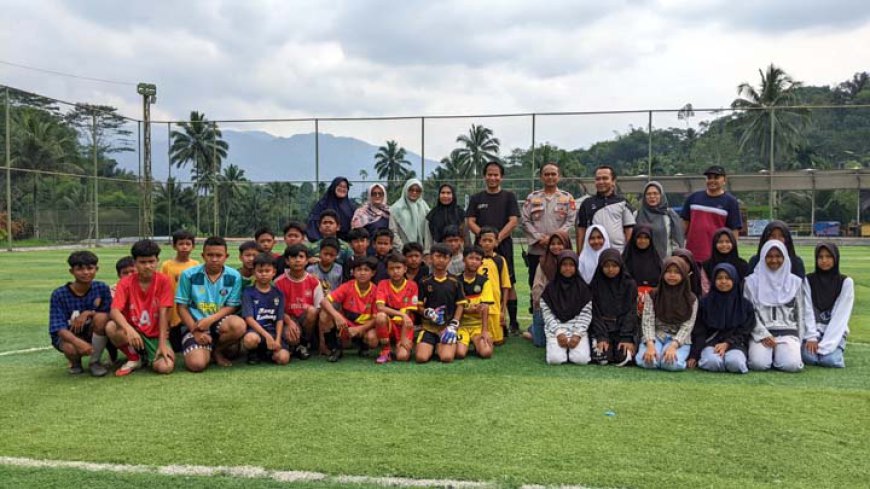 Kreatif, KPAID Kab. Tasik Sosialisasikan Bullying di Lapang Bola