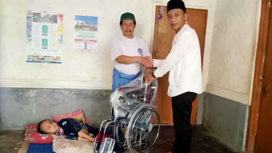 Bentuk Syukur, Kepala Desa Malatisuka Gaspol Berikan Bantuan ke Warga