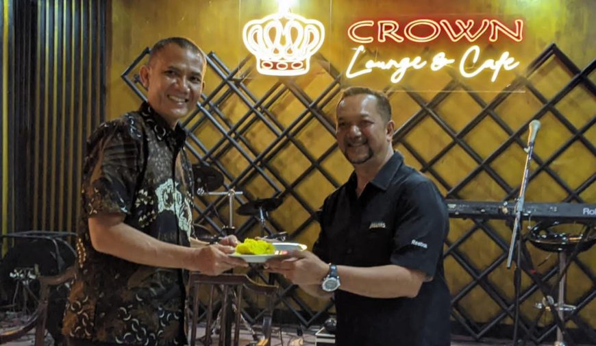 Resmi Dibuka, Nikmati Menu Favorit dan Live Music di Crown Lounge & Café