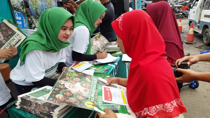 Nurhayati Center Ajak Warga Pasar Cikurubuk Menangkan Caleg Nurhayati Effendi