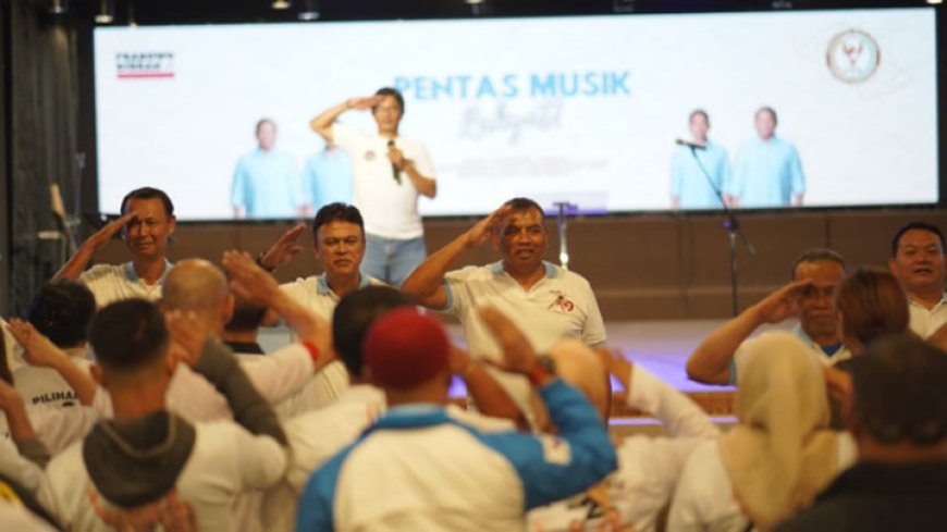 Prabowo-Gibran Menang di Quick Count Pilpres 2024, Relawan GNPP Cukur Rambut Bersama