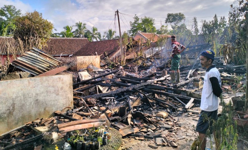 Kebakaran di Salawu Hanguskan Dua Rumah Warga dan 1,5 Ton Gabah Kering