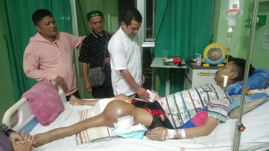 Aprijal Sang Penjual Kerupuk Penderita Osteosacrhoma Butuh Uluran Tangan