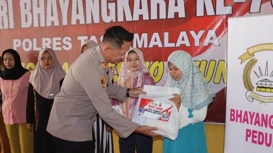 Bantu Atasi Stunting, Polres Tasikmalaya Bagikan Ratusan Paket Bantuan Pangan untuk Ibu Hamil