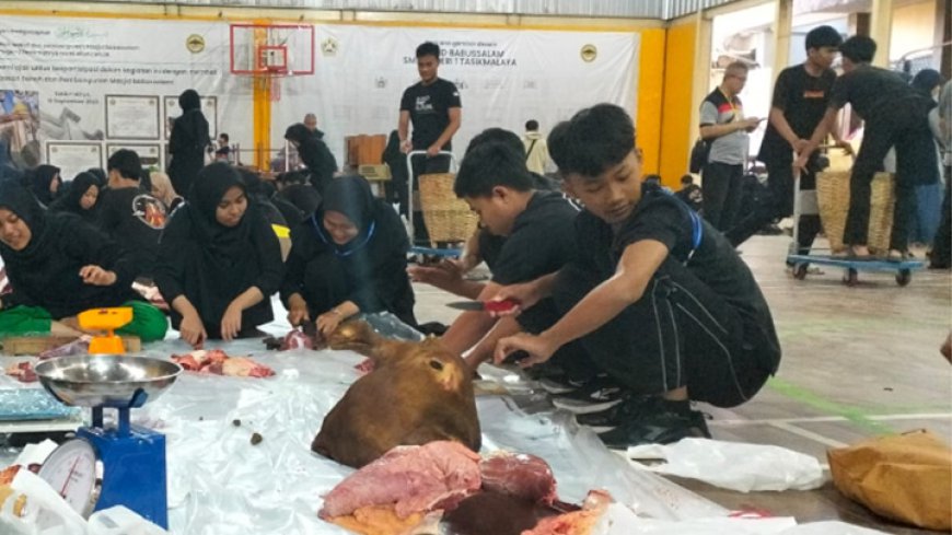 Penuh Berkah, Idul Adha di SMAN I Tasikmalaya, 153 Srikandi Kebersihan Terima Daging Kurban