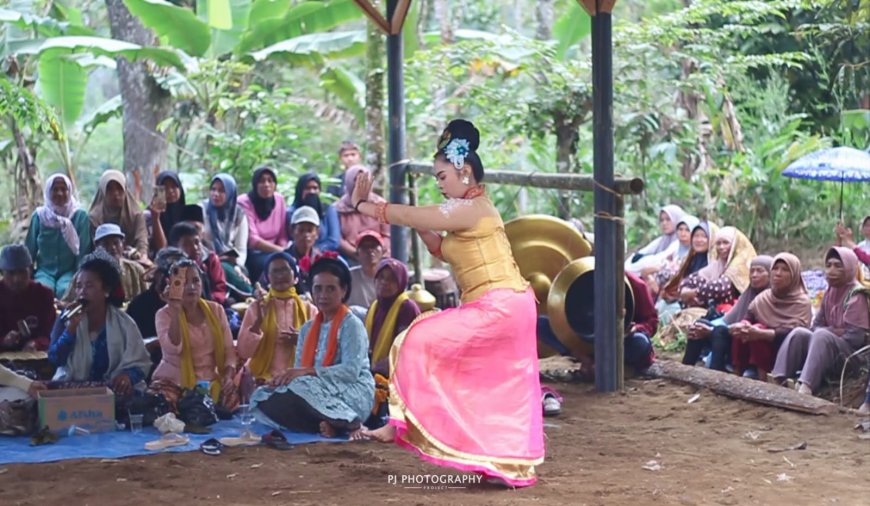 Seni Ronggeng, Hiburan Warga di Desa Cigalontang yang Tak Lekang Oleh Waktu