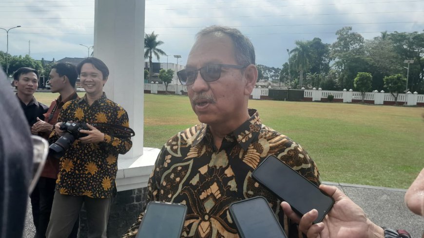 Penyerahan SK Pensiun Ivan Dicksan Digelar Alakadarnya, Ketua FPB: Ada Apa Ini?