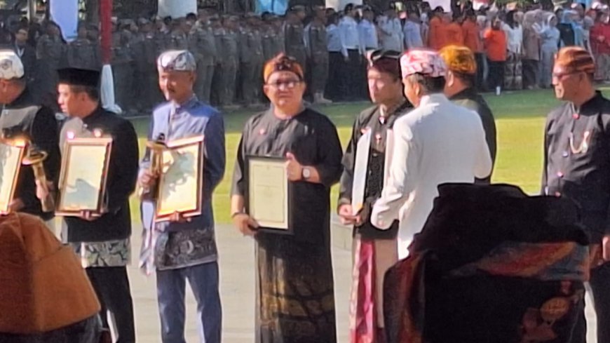 Bupati H Ade Sugianto Terima Penghargaan Bidang Pariwisata Terbaik di Jawa Barat