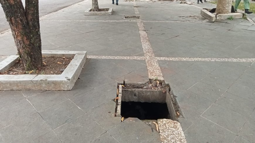Diduga Dicuri, Puluhan Penutup Gorong Gorong di Komplek Gedung Bupati Tasik Hilang