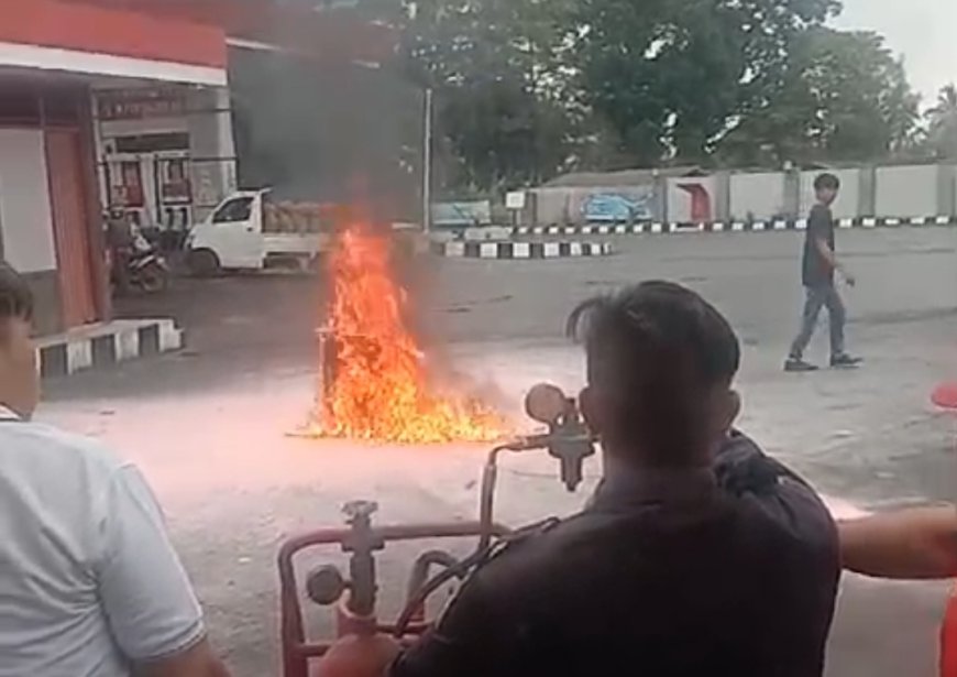 Dua Orang Pengunjung SPBU Eor Menjerit Histeris dan Berlarian