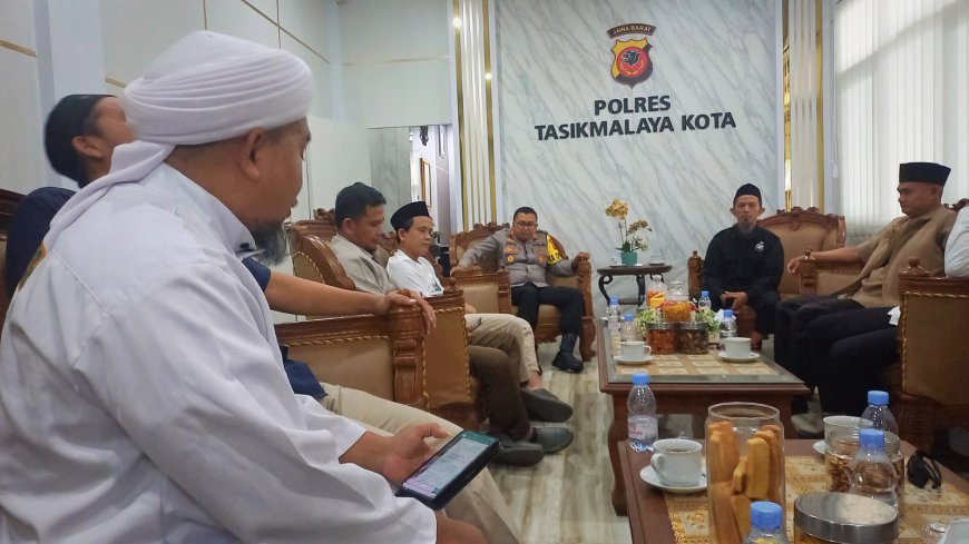 Al Mumtaz Sowan ke Kapolresta, Ada Apa?
