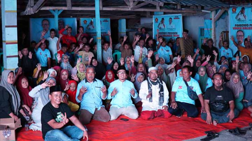 Hadir Ditengah Warga Sukapala, Viman Serap Masukan Sekaligus Nobar