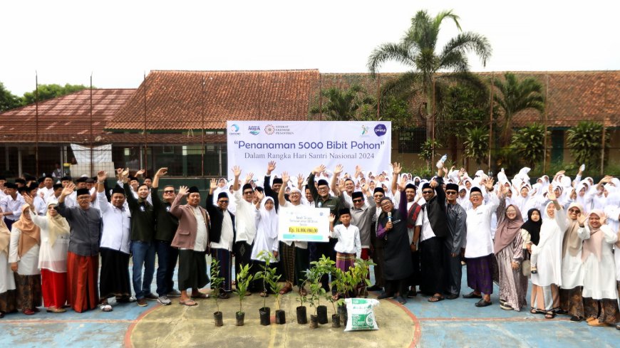 Rayakan HSN 2024, Danone Indonesia dan SEP Tanam 5000 Bibit Pohon Bersama Para Santri