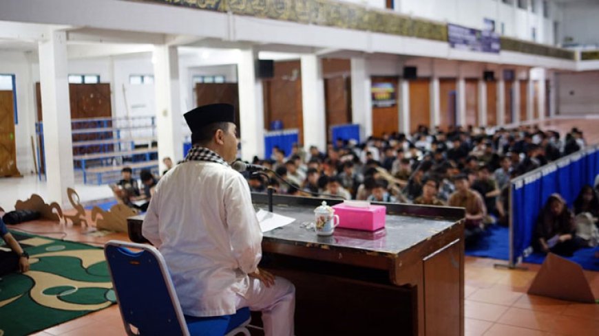 Ratusan Remaja SMA Katolik Yakobus Jakarta Ikut Kuliah Subuh di Pesantren Darussalam