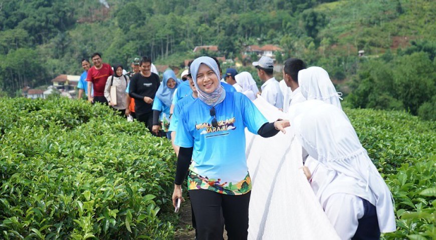 Ngalanglang Taraju Tahun 2024: Kain Tenun Bulu Motif Turih Wajit Terpanjang Pecahkan Rekor MURI